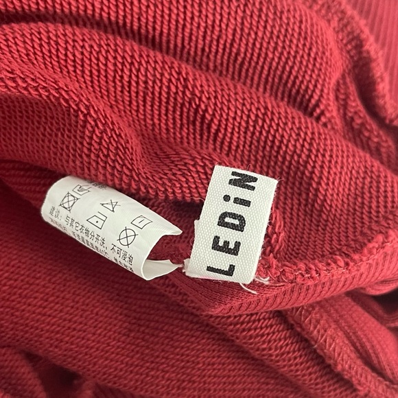 LEDIN Scream Printed Girl Red Crewneck sweatshirt Ruffle Cuff - Picture 7 of 10